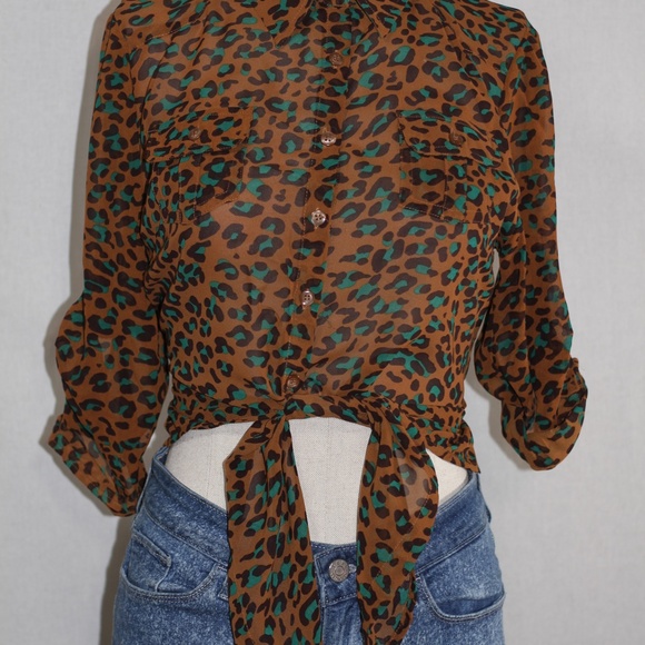 Leopard Crop Top - Picture 13 of 15